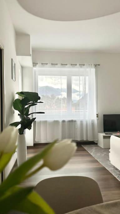 Luxury Apartment With View Como Luaran gambar