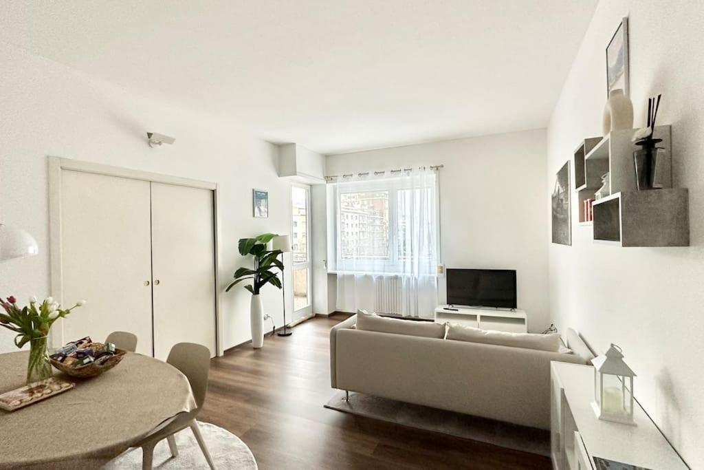 Luxury Apartment With View Como Luaran gambar